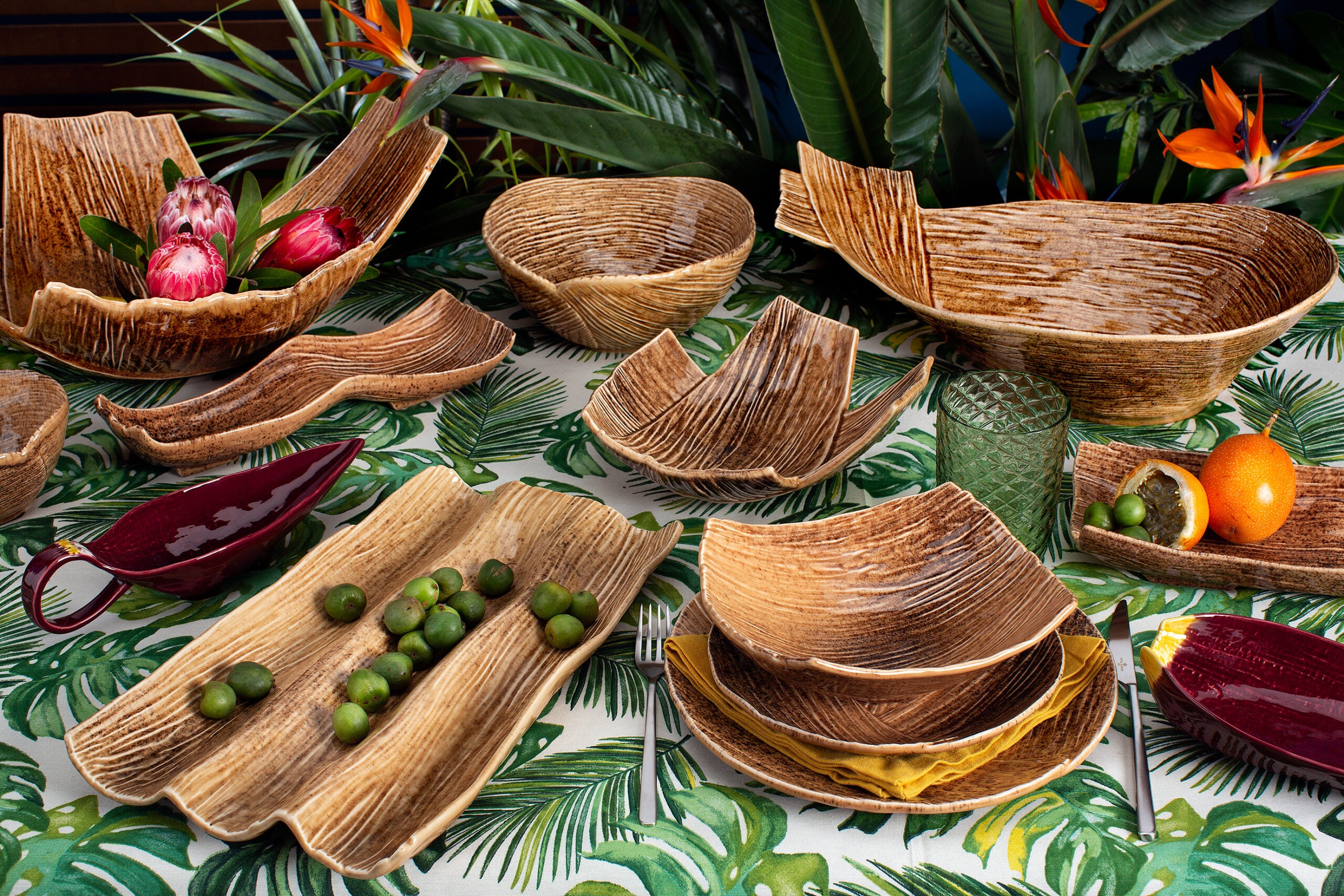 Bordallo Pinheiro Centerpiece Bananas 48cm – Banana Madeira