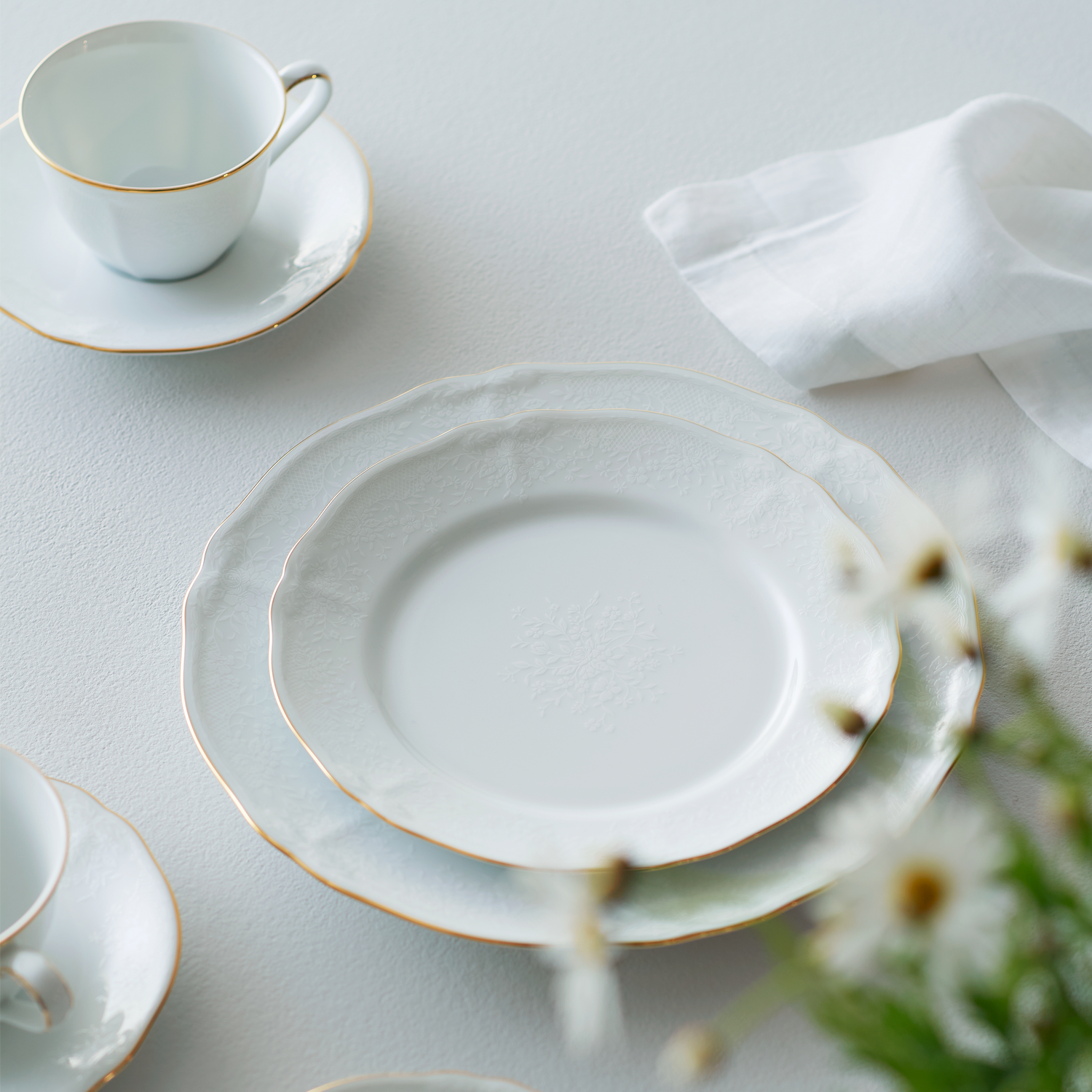 Noritake 33Pcs Dinner Set with Teapot for 6 Person - Princess Bouquet Gold