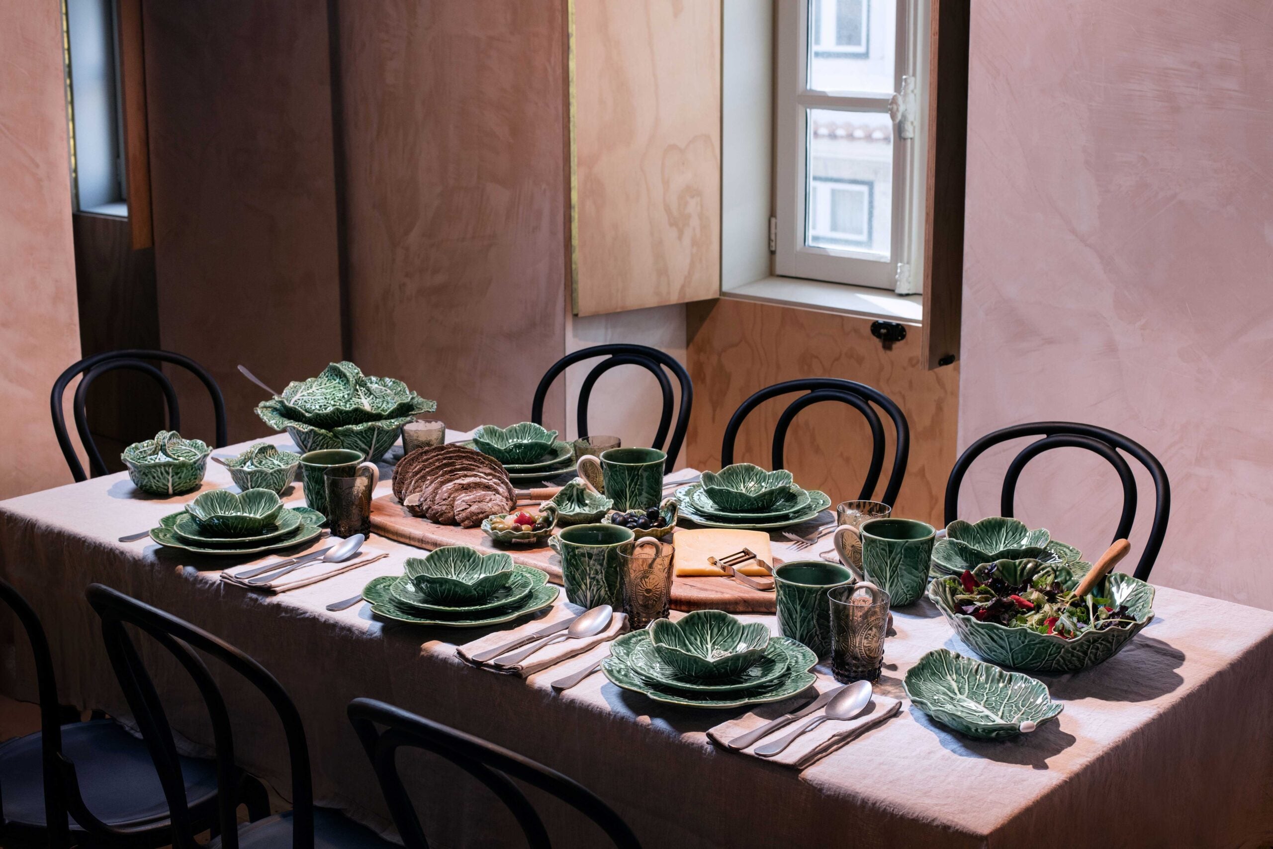 Bordallo Pinheiro Tea Cup & Saucer - Natural Cabbage