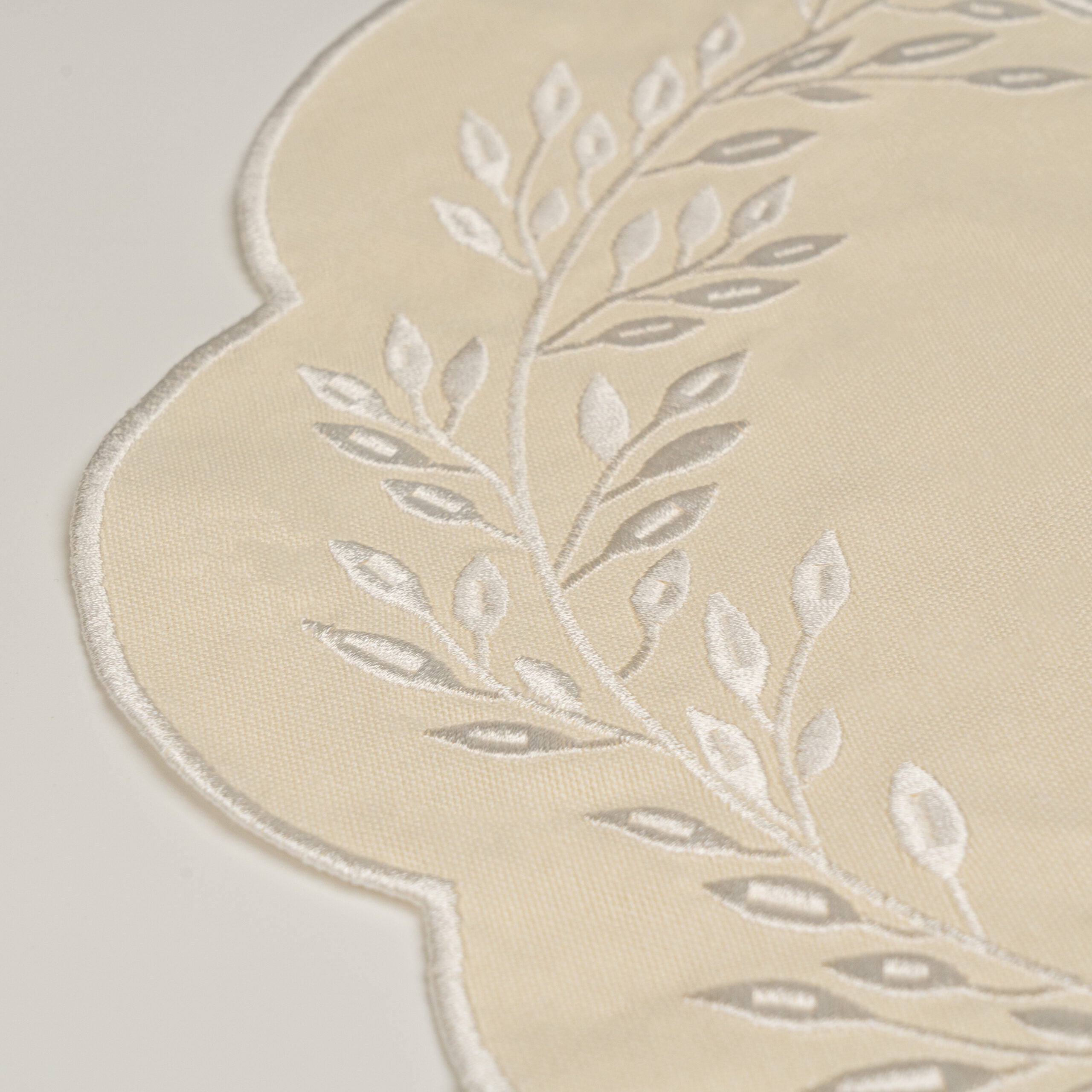 Artemis Flora Round Placemat - Light Brown