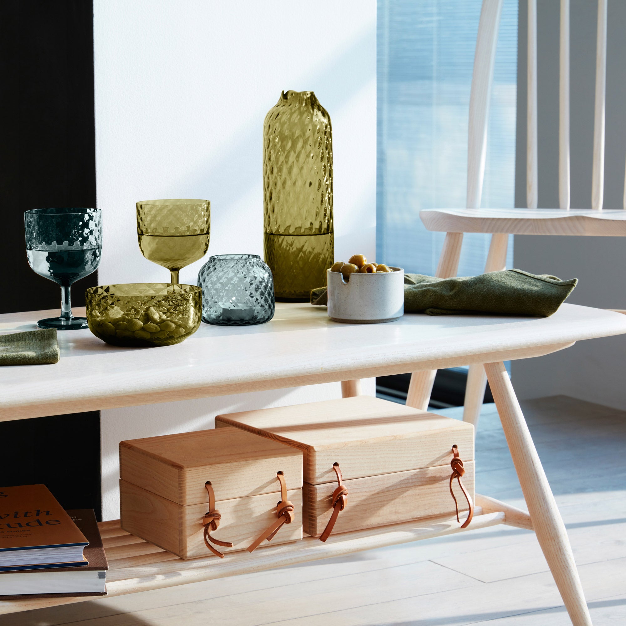 DAPPLE VASE H26.5CM WOODLAND GREEN