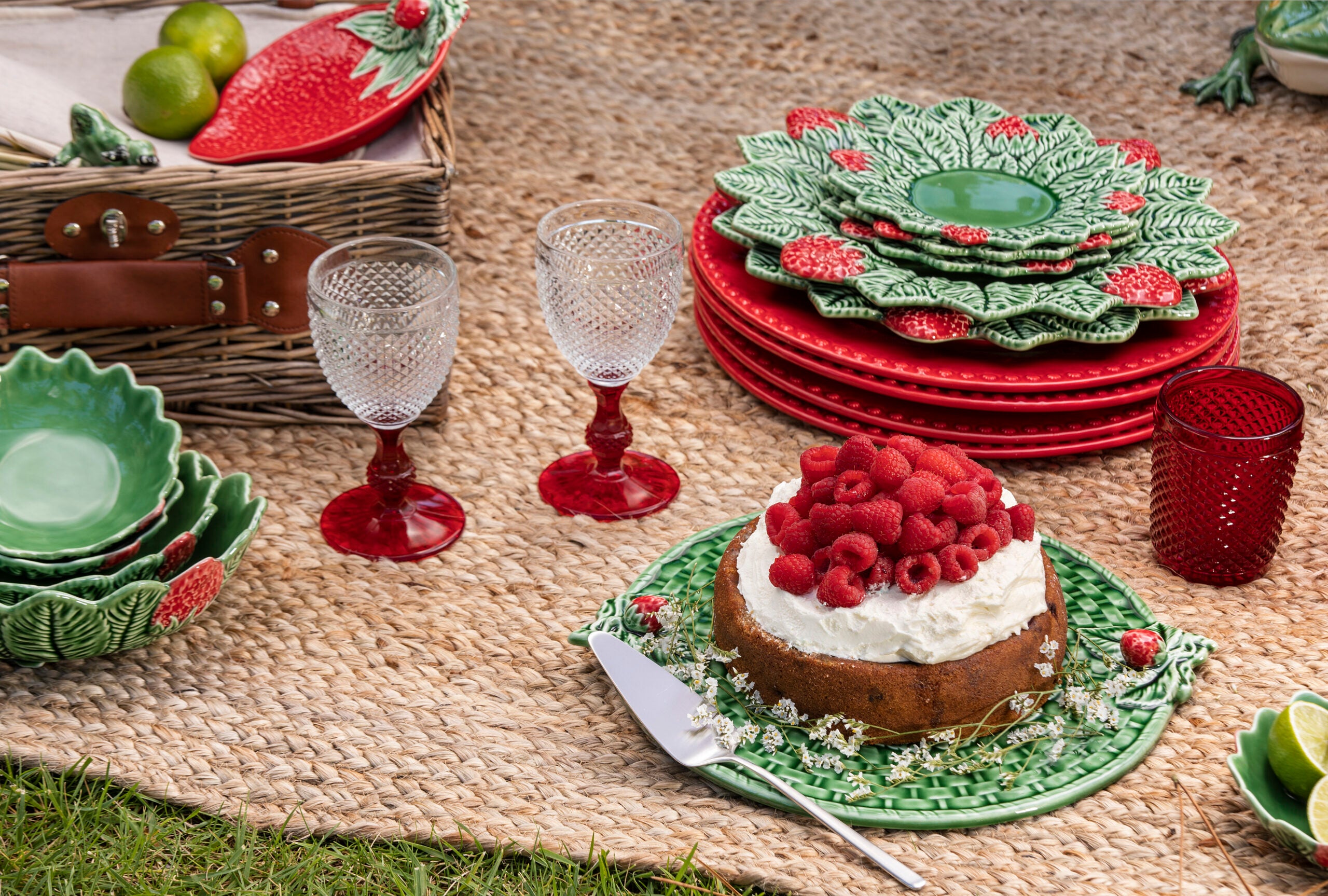 Bordallo Pinheiro Cheese Tray - Strawberries