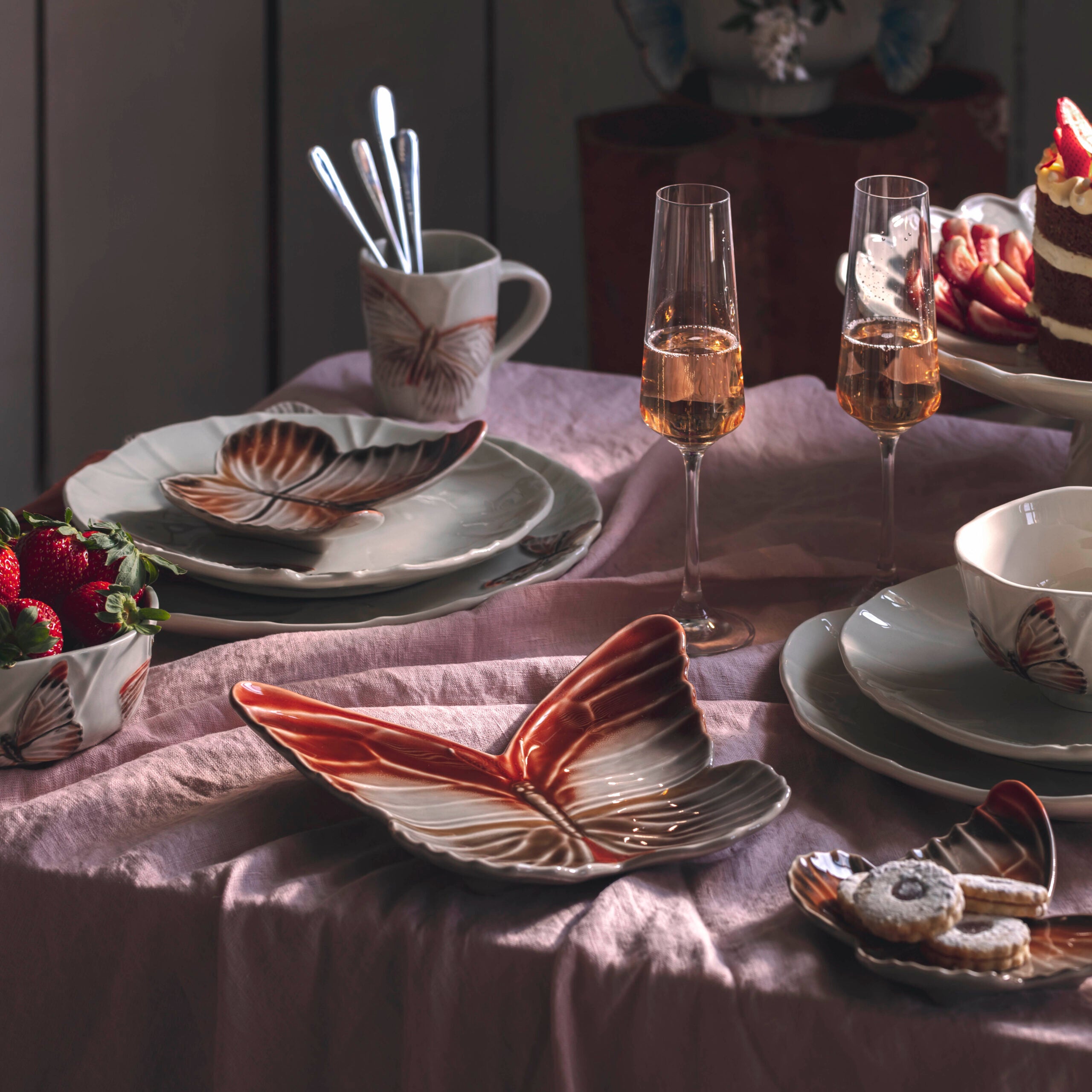 Bordallo Pinheiro Fruit Bowl - Cloudy Butterflies