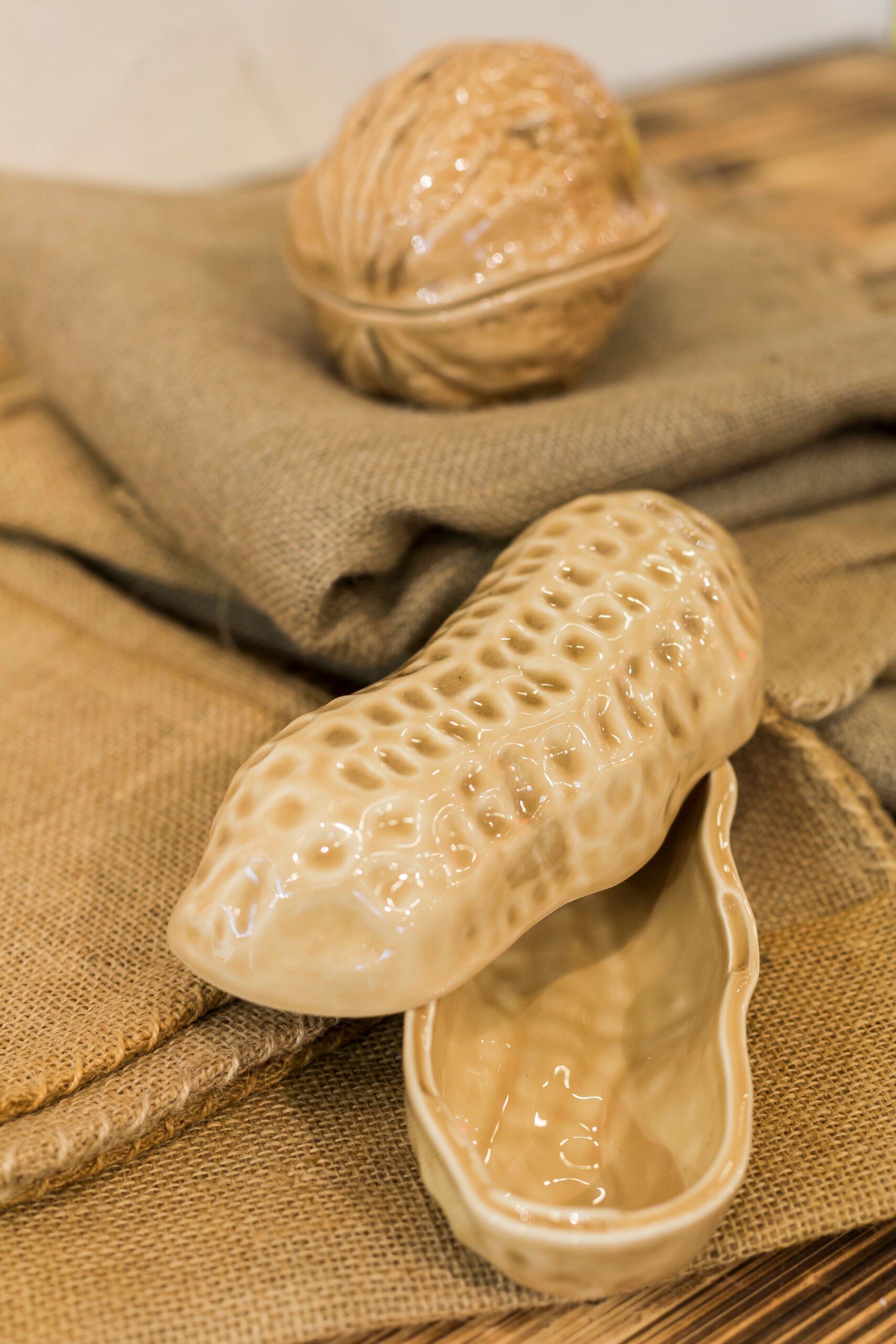 Bordallo Pinheiro Peanut Box - Nuts