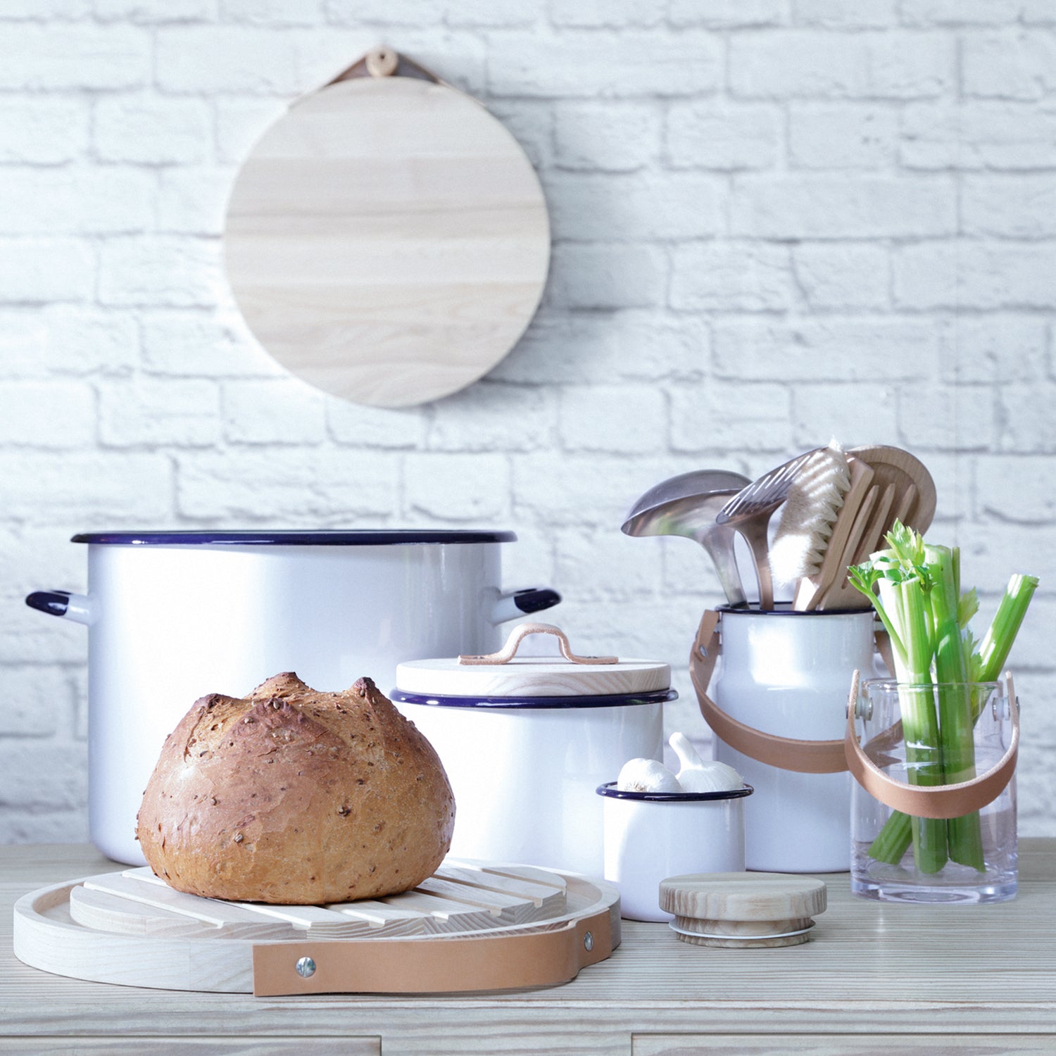 UTILITY BOARD ASH & LEATHER HANDLE Ø35CM *