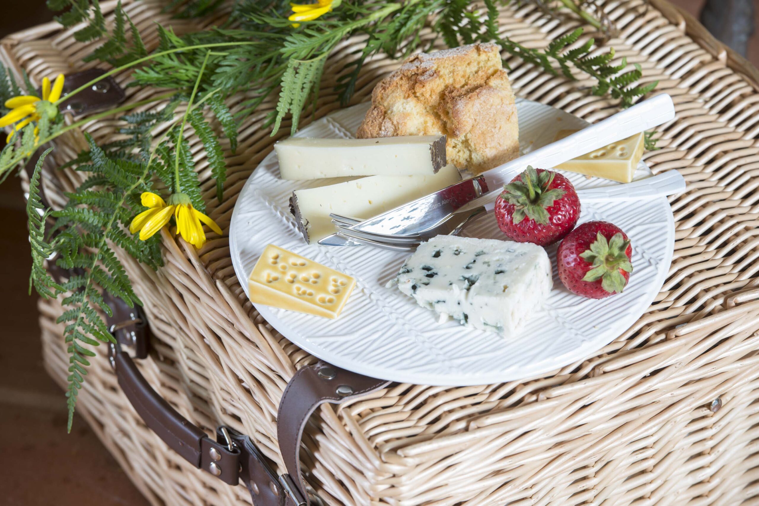Bordallo Pinheiro White Cheese Tray with Yellow Cheese - Cheese Trays