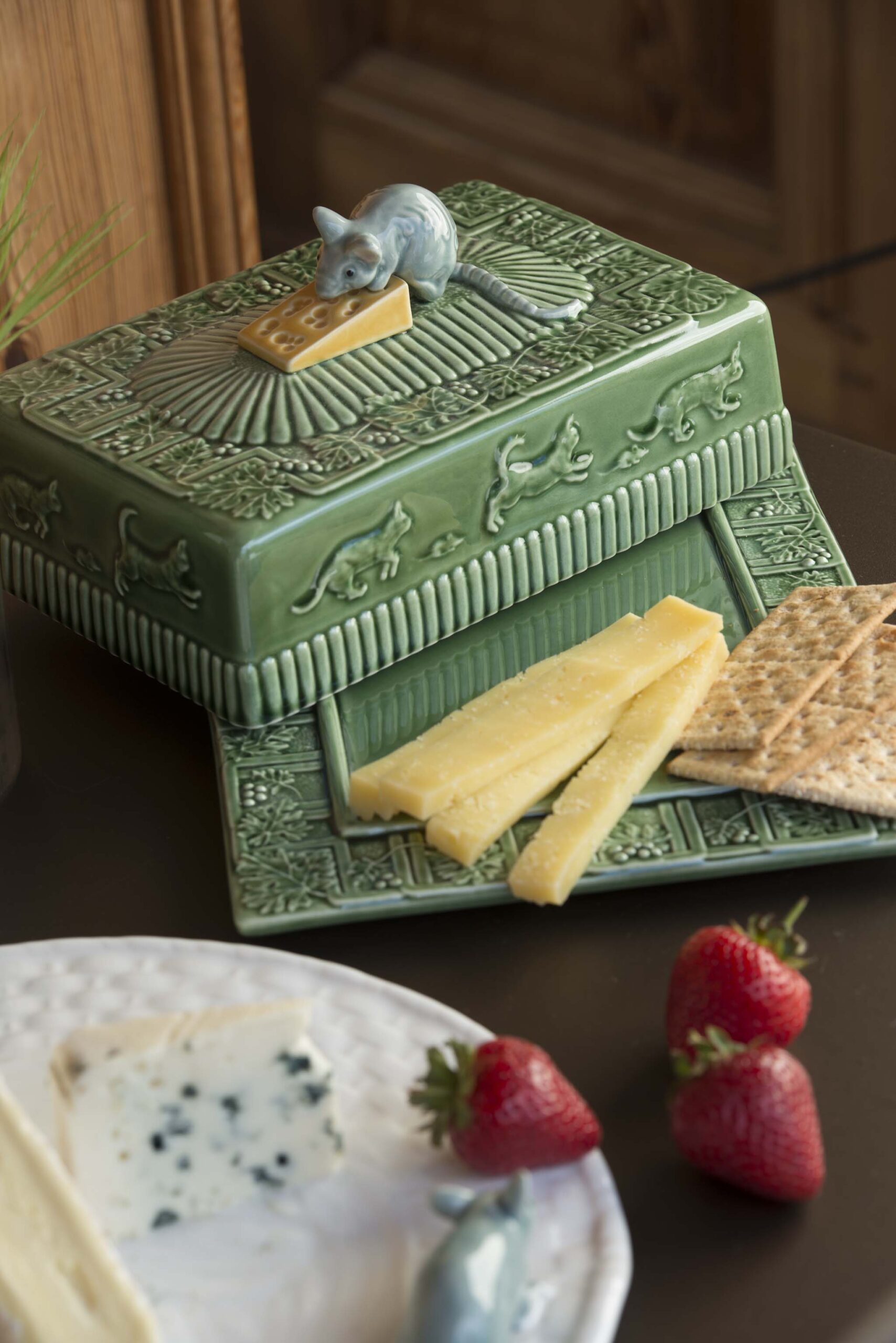 Bordallo Pinheiro Cheese Tray Mouse with Lid - Cheese Trays