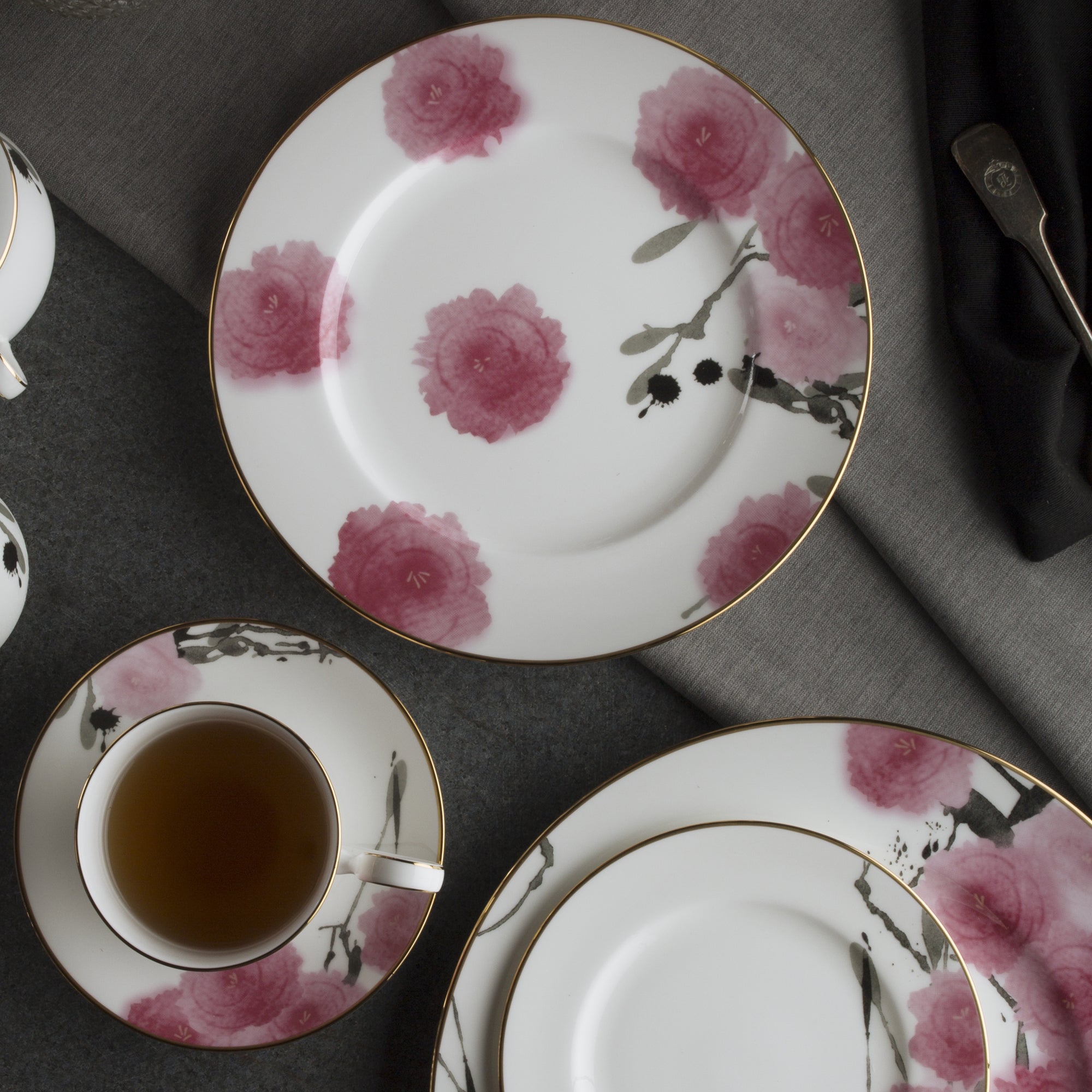 Noritake 47Pcs Dinner & Tea Set for 8 Person - Yae