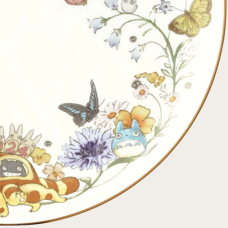 Limited Edition Noritake 2024 Year Plate 23cm (With Plate Holder) - "My Neighbor Totoro" © Studio Ghibli