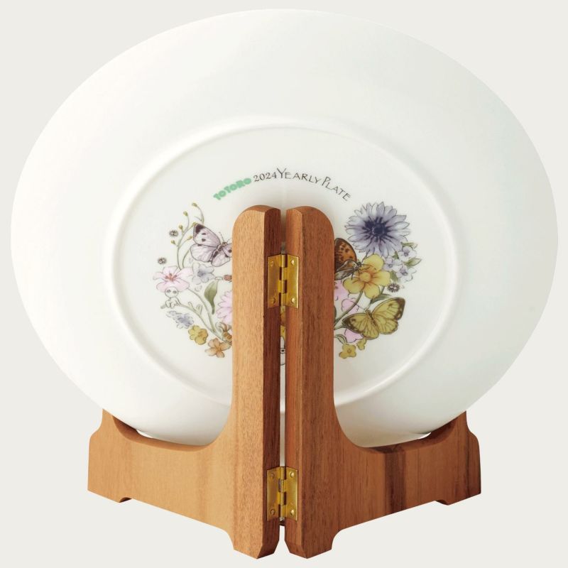Limited Edition Noritake 2024 Year Plate 23cm (With Plate Holder) - "My Neighbor Totoro" © Studio Ghibli