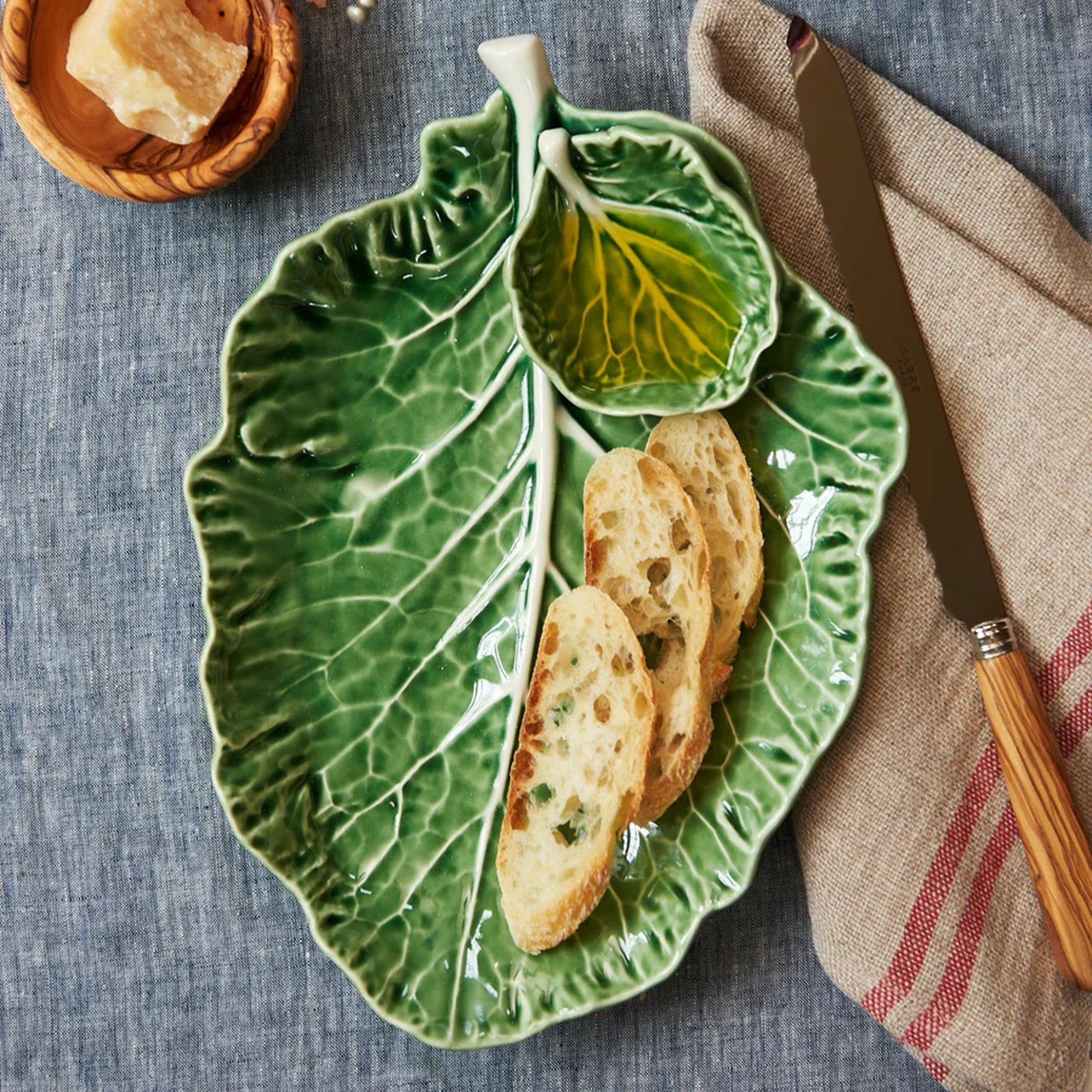 Bordallo Pinheiro Leaf with Bowl 34cm - Natural Cabbage