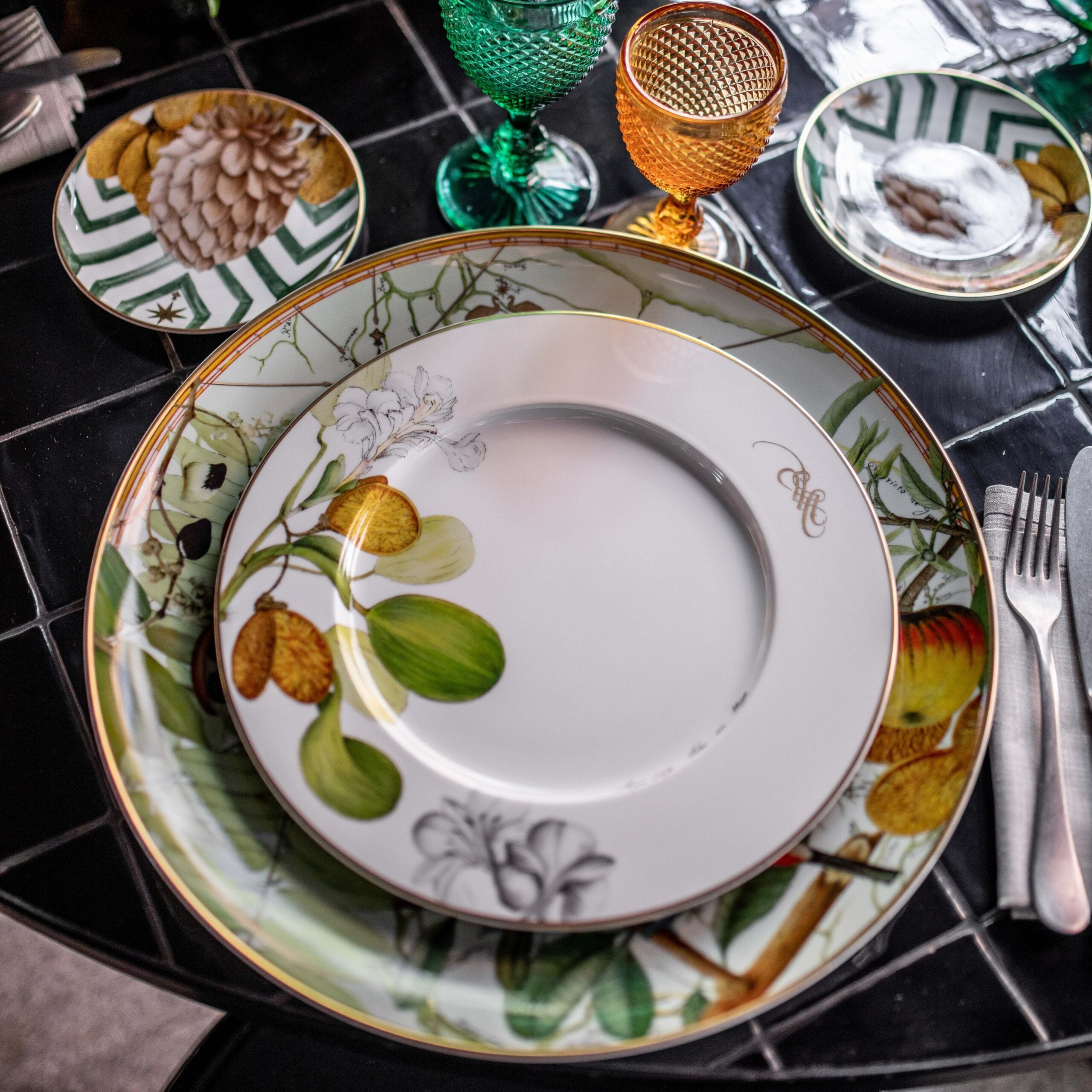 Vista Alegre 47Pcs Dinner & Tea Set for 8 Person - Amazonia