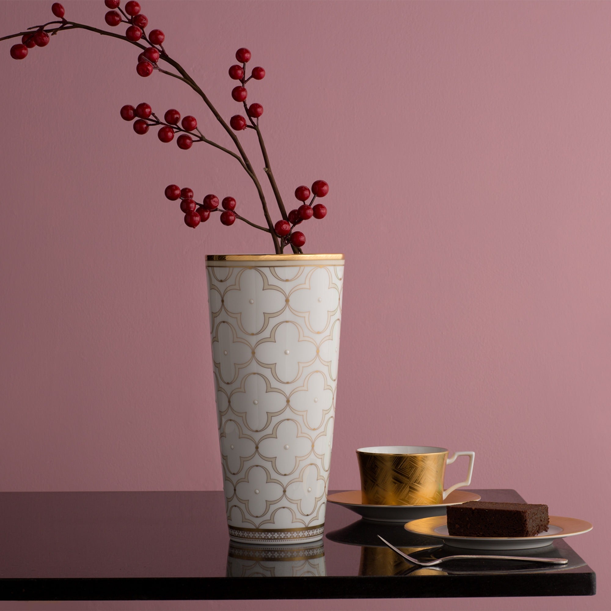 Noritake Round Vase _ Trefolio Gold