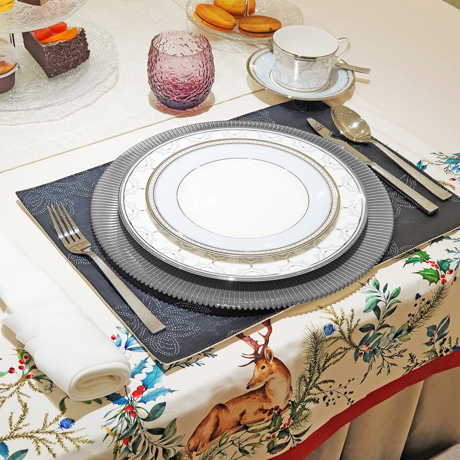 CHARGER PLATE 33 CM ROUND - SEASHELL LIGHT GREY