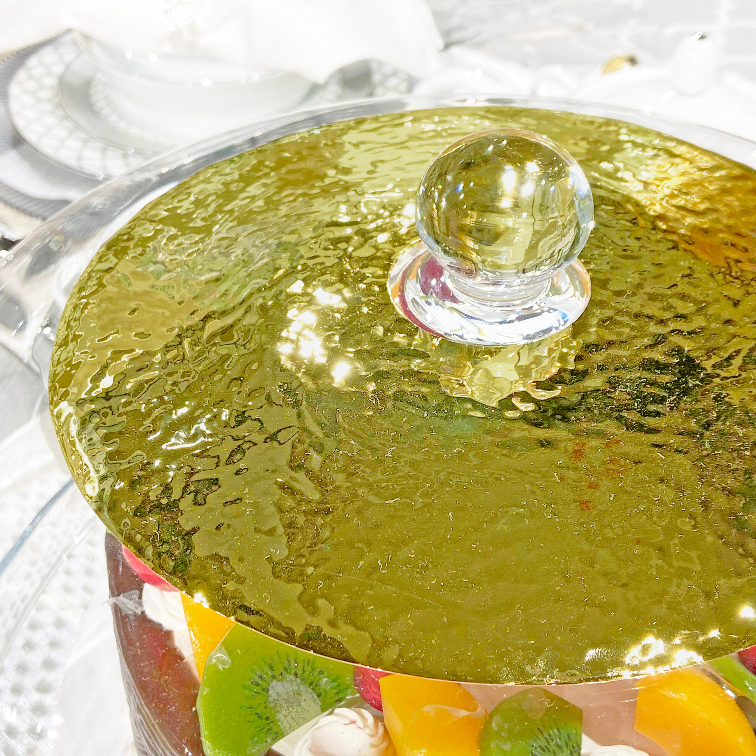 Chinelli Big Round Cake Stand With Dome - Gold