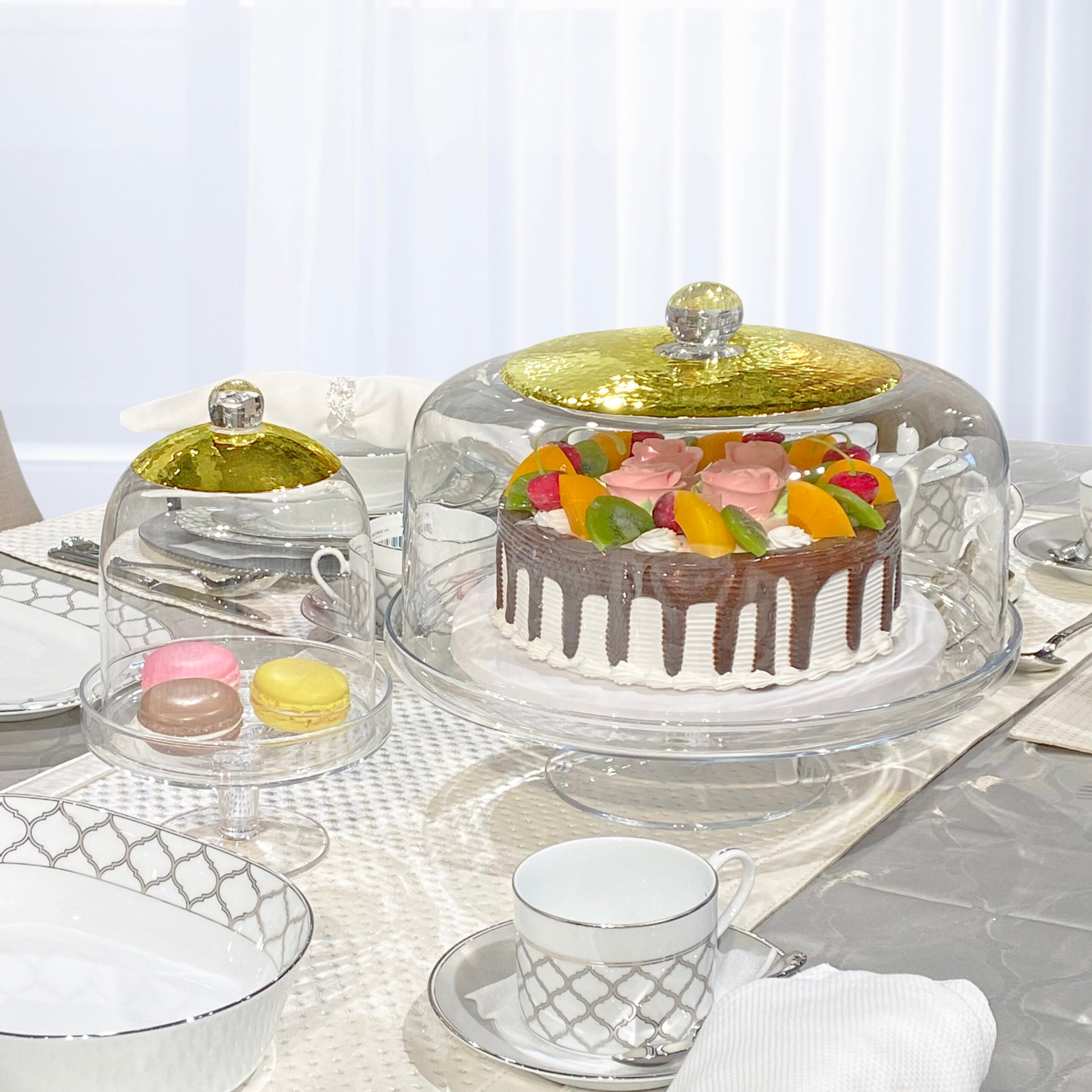 Chinelli Big Round Cake Stand With Dome - Gold