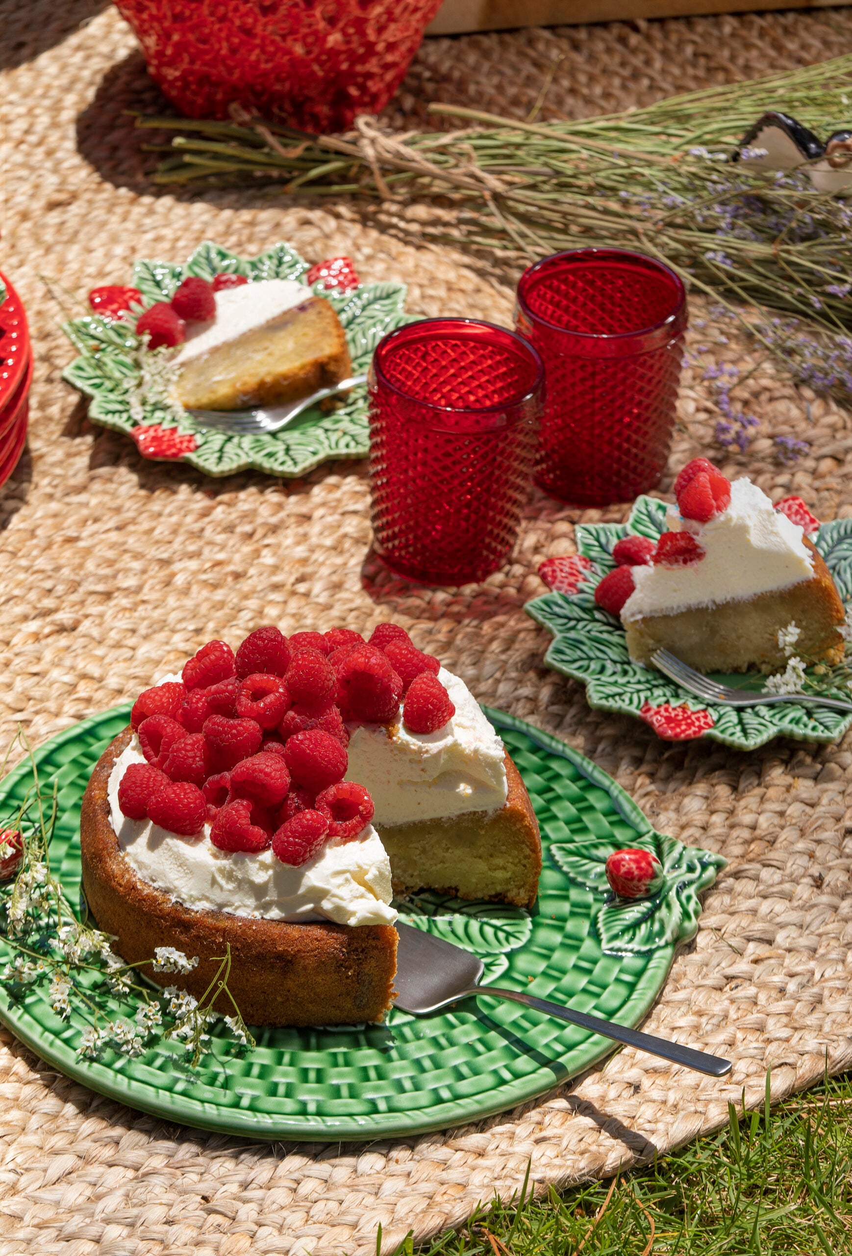 Bordallo Pinheiro Cheese Tray - Strawberries