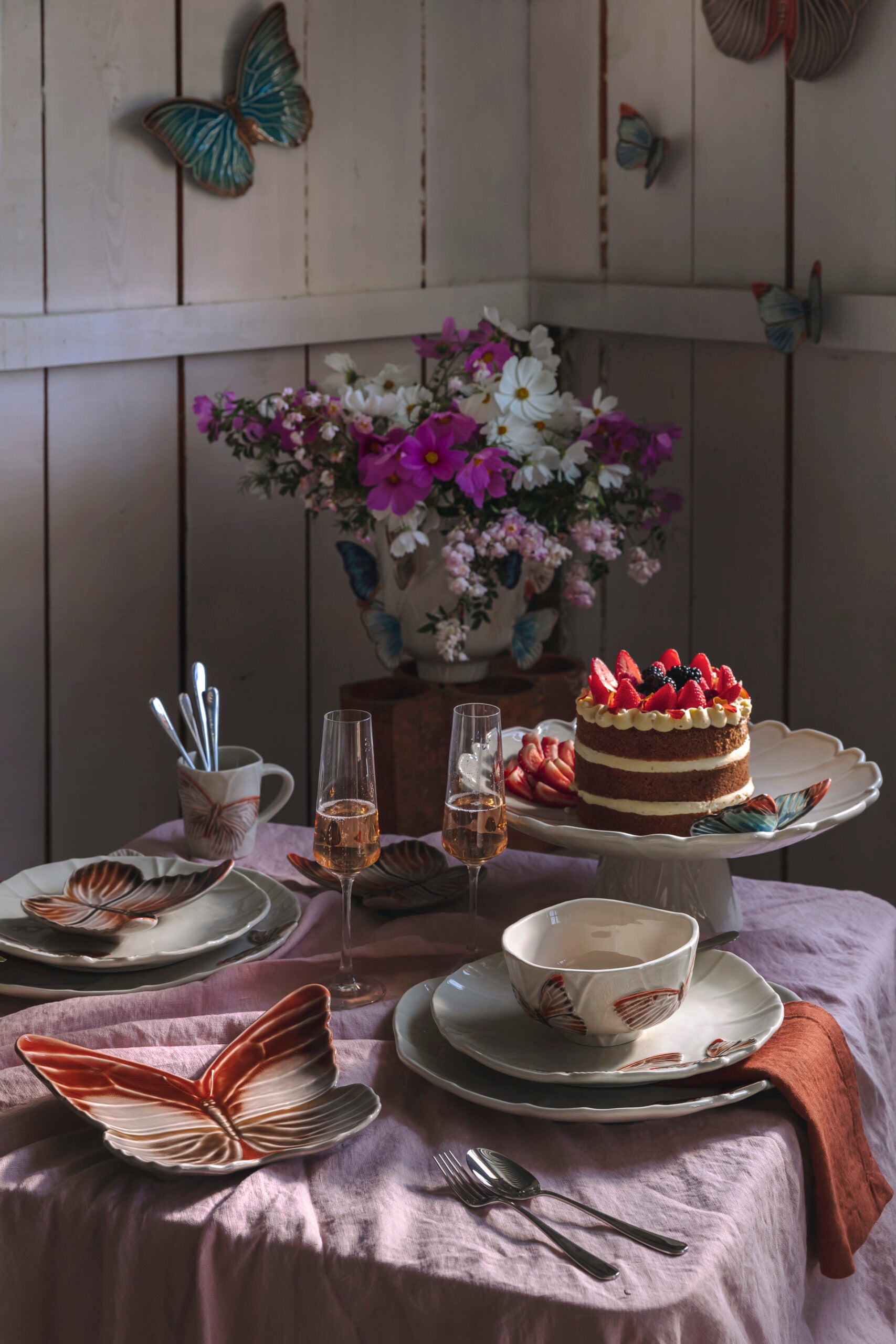 Bordallo Pinheiro Fruit Bowl - Cloudy Butterflies