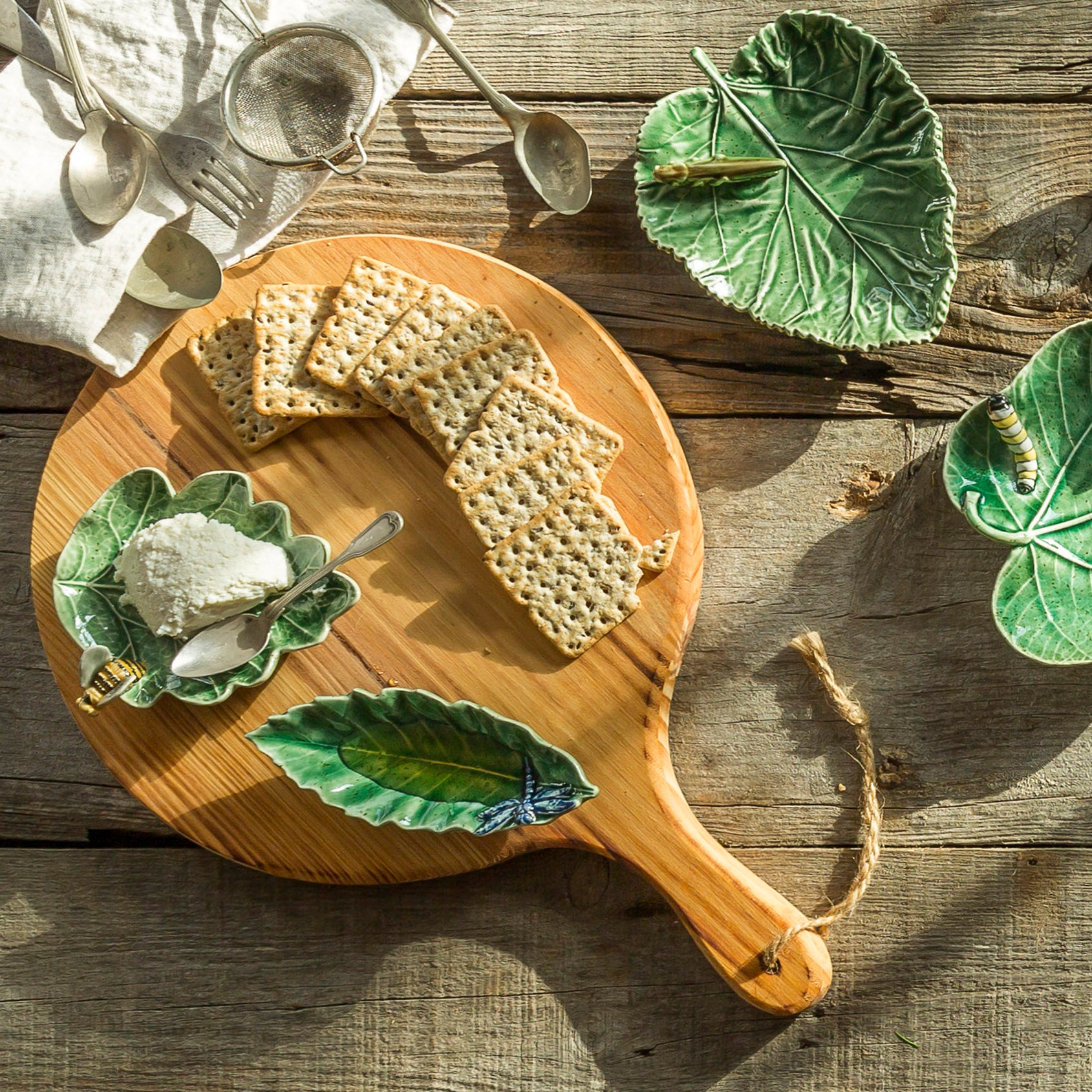 Bordallo Pinheiro Leaf Begonia with Butterfly 20cm - Countryside Leaves