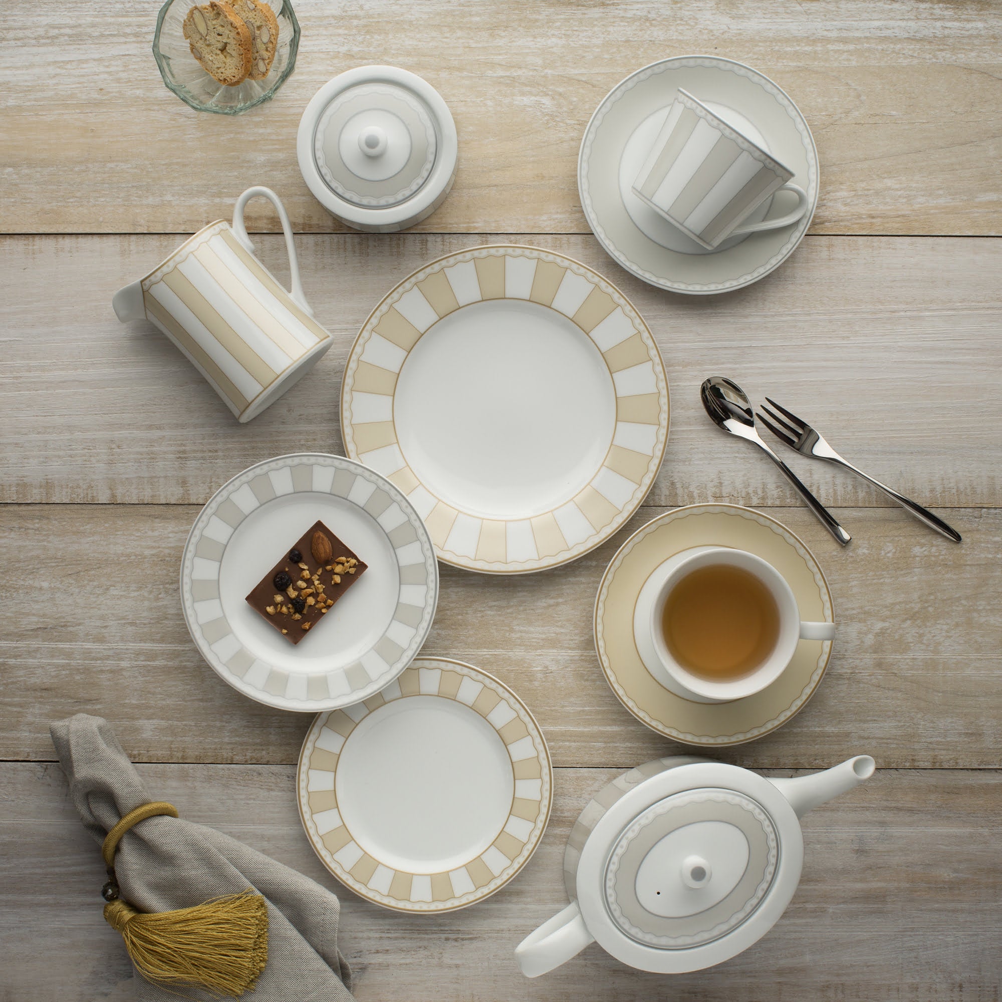 Noritake 47Pcs Dinner & Tea Set for 8 Person - Carnivale Moonlight