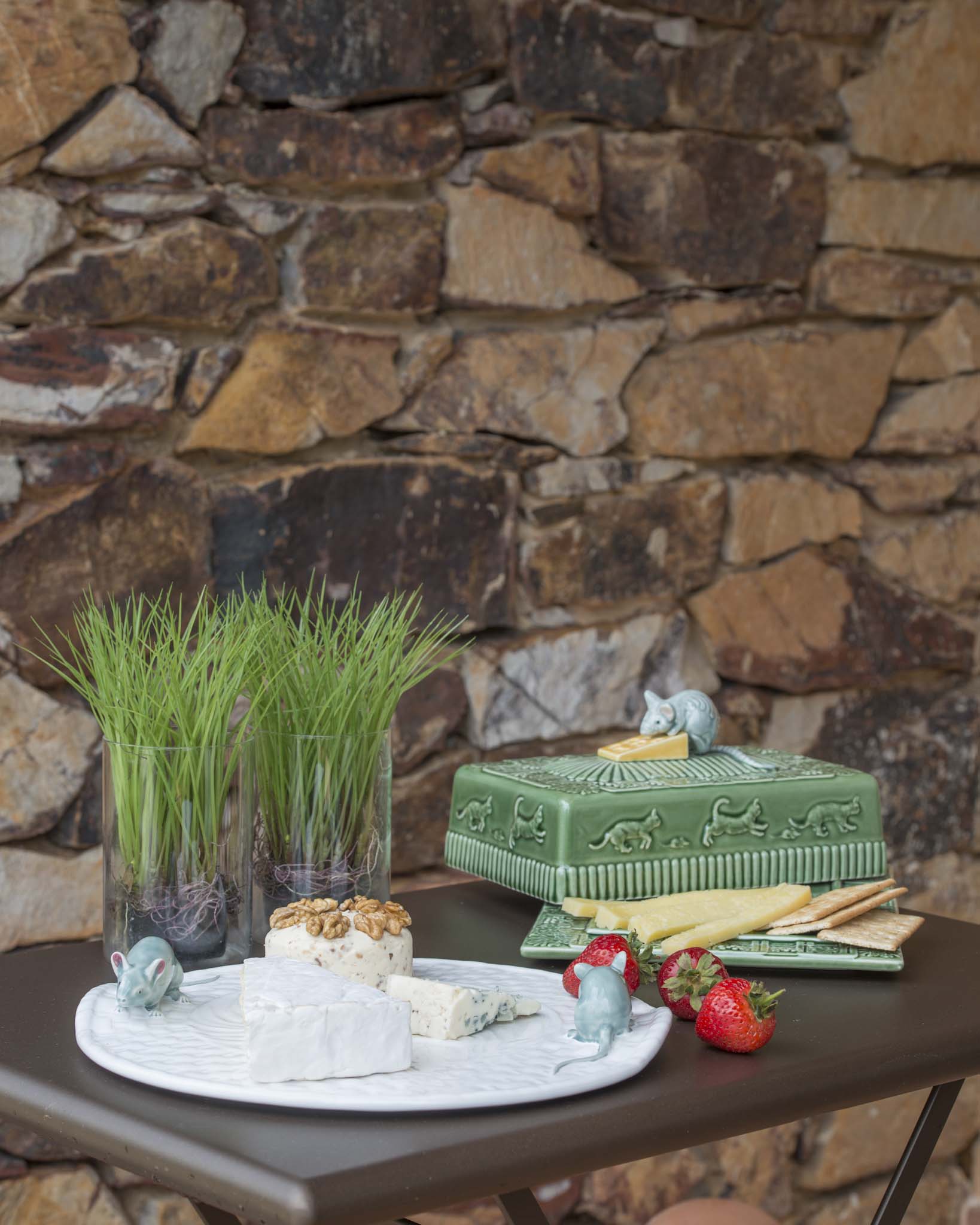 Bordallo Pinheiro Cheese Tray Mouse with Lid - Cheese Trays