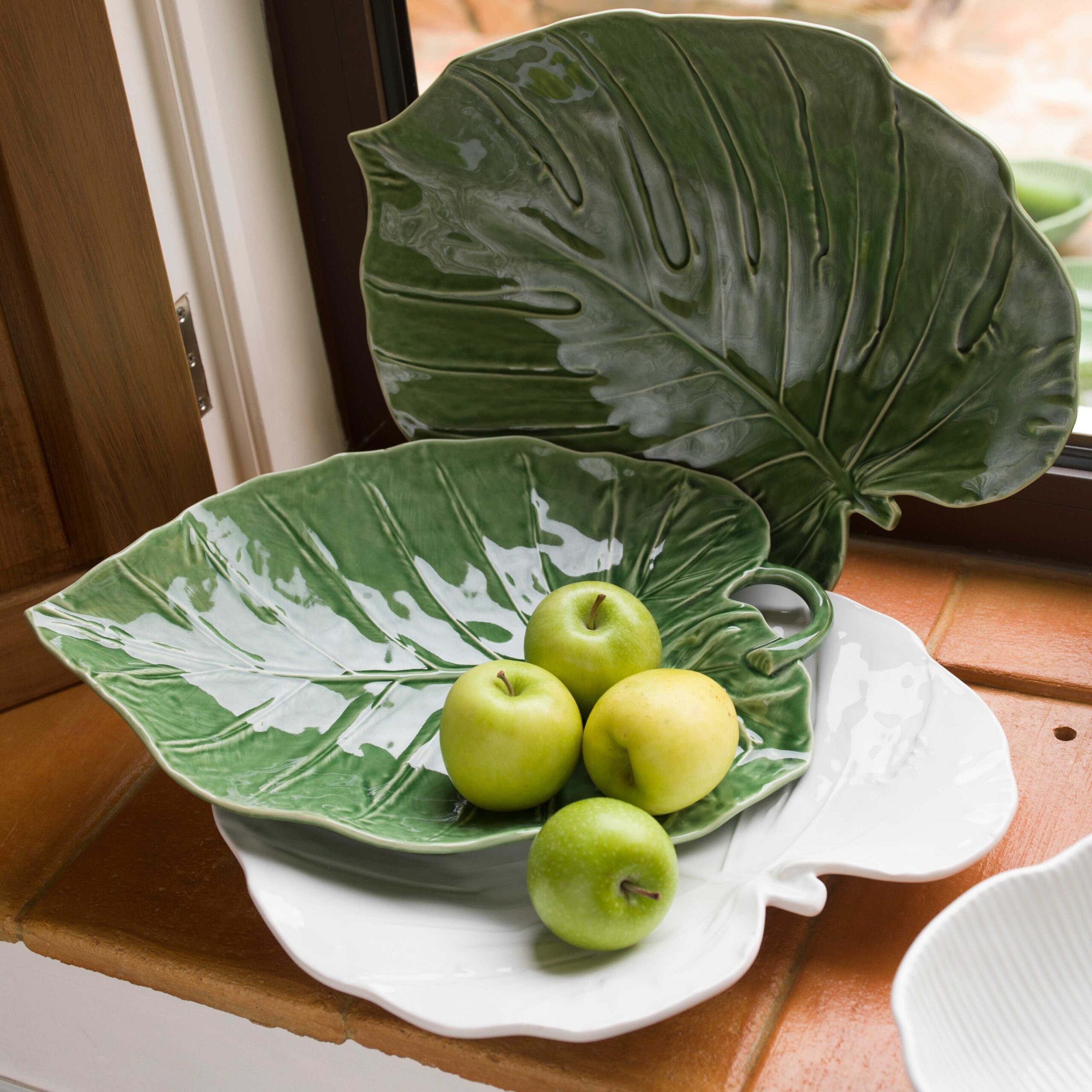 Bordallo Pinheiro Blue Small Leaf Sunflower 31cm - Leaves