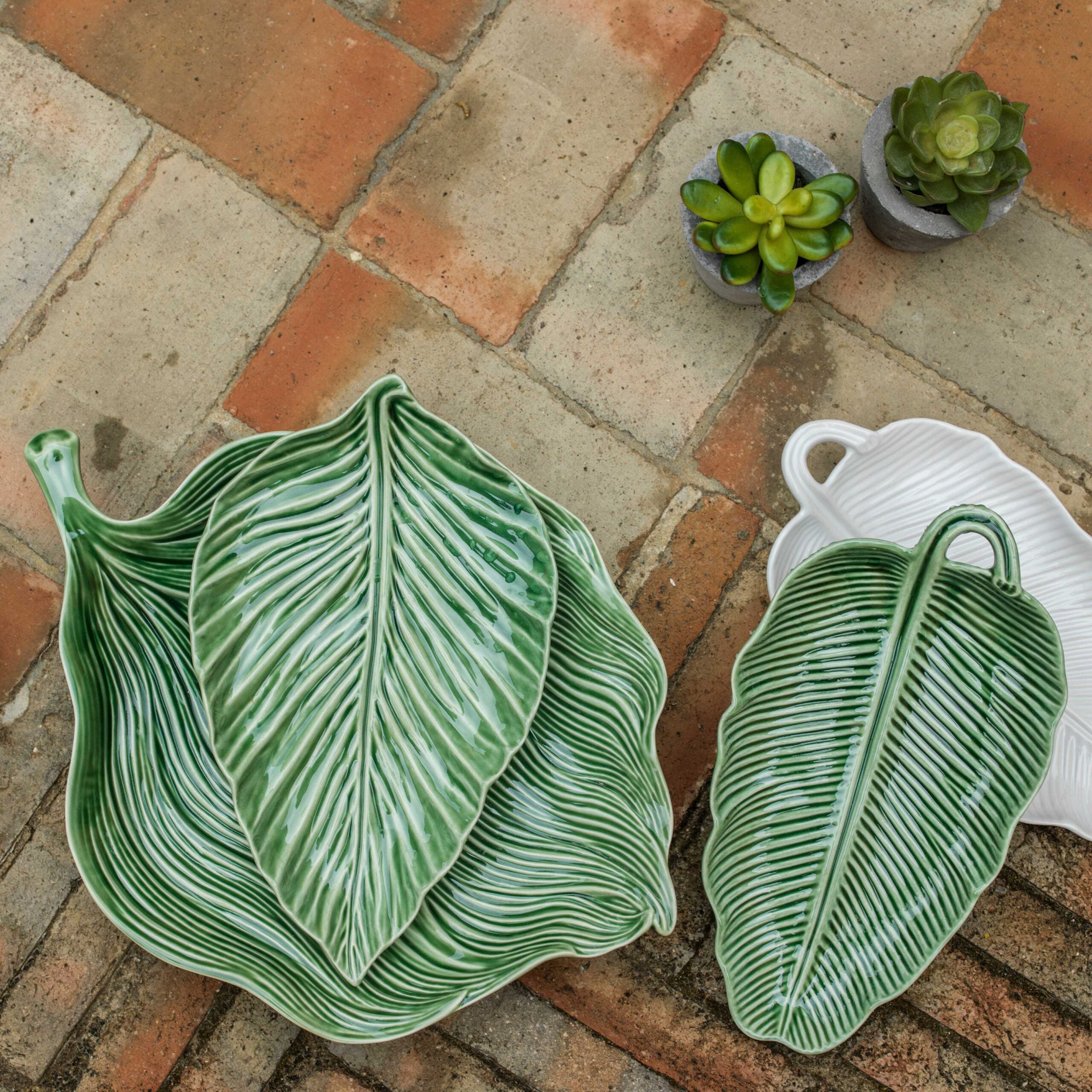 Bordallo Pinheiro Green Small Platter 37cm - Leaves