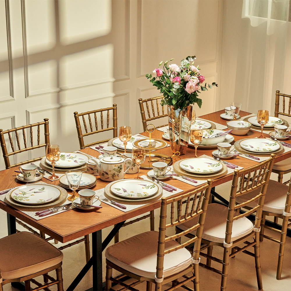 Pamper your Dinner Guests with a Beautiful Table as a Host