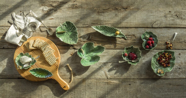 [Pre-order] Bordallo Pinheiro Leaf Ragwort with Ladybug - Countryside Leaves - Image 2